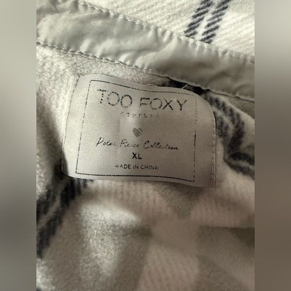 Warm cardigan, brand is Too foxy and size is XL - Picture 4 of 4